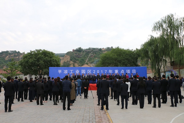 市委副書記、市長(zhǎng)王奮彥帶隊(duì)觀摩督查公司項(xiàng)目建設(shè)工作(圖3)