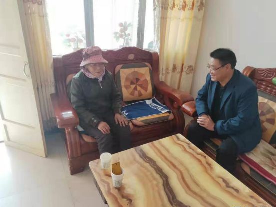 平?jīng)鲢垂鹃_(kāi)展“踐行初心使命，助推脫貧攻堅(jiān)”主題黨日活動(dòng)(圖5)