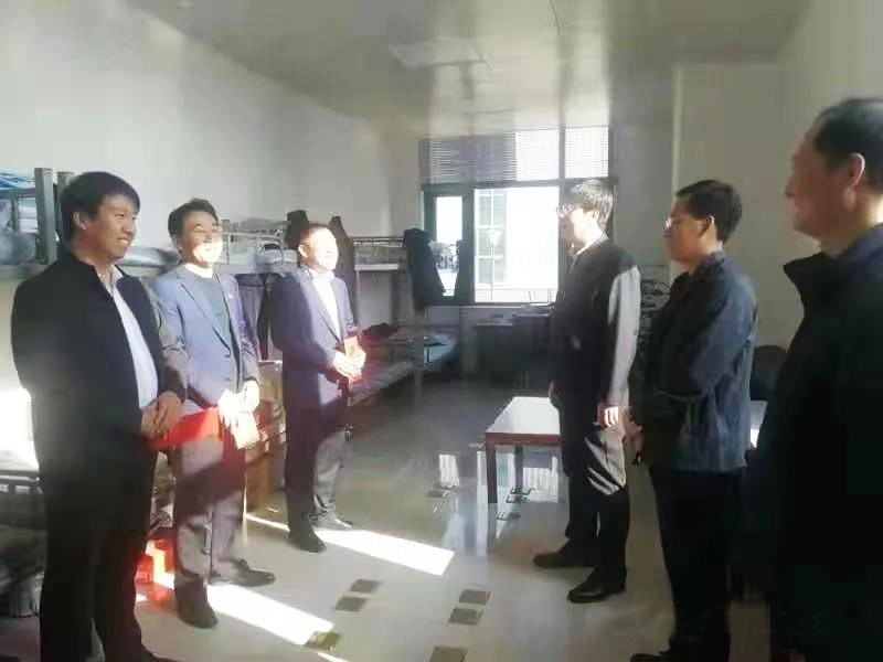 工業(yè)園區(qū)管委會、泓源公司慰問園區(qū)機關(guān)保安門衛(wèi)等一線人員(圖2)